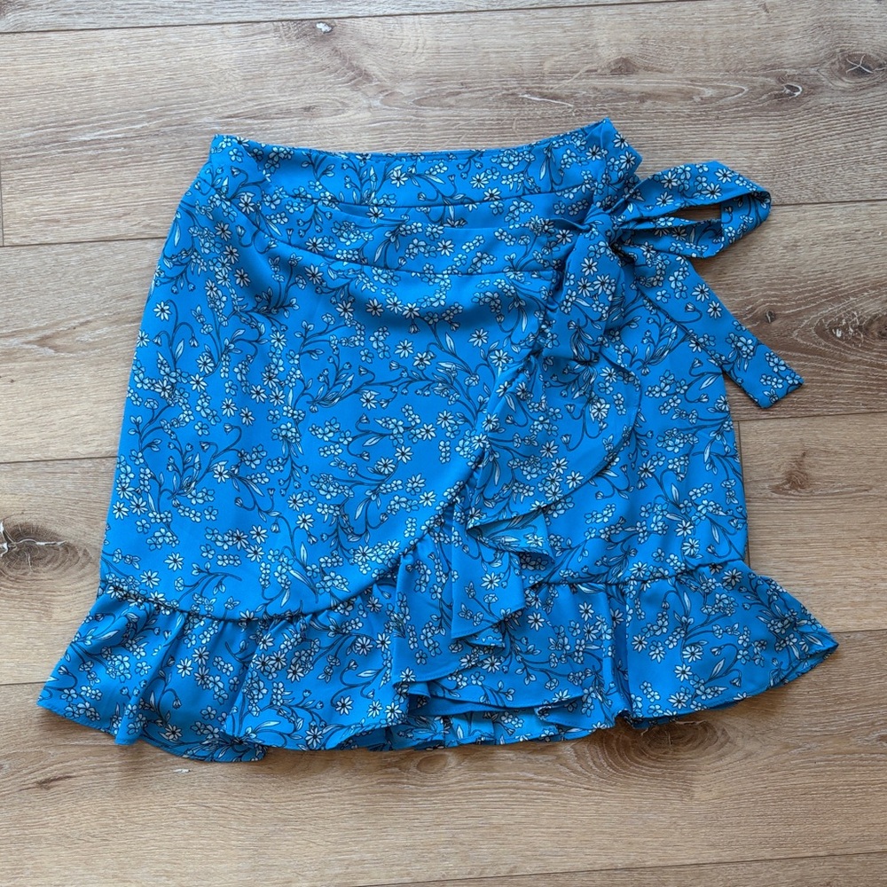 CeCe Asymmetrical Blue Floral Skirt